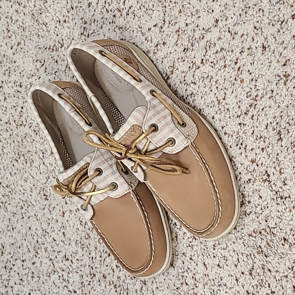 Sperry women beige boat shoes